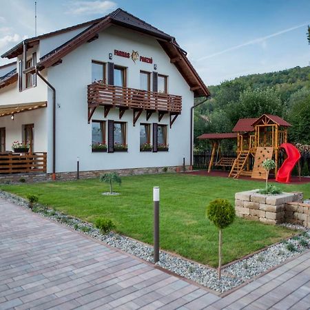 Farkas Panzio Bed and Breakfast Praid Exteriör bild